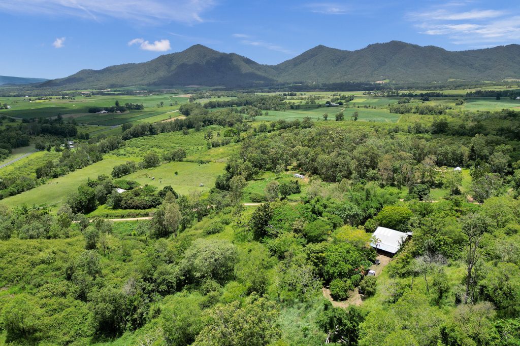 44 Thurgoods Road, Finch Hatton, QLD 4756 AUS