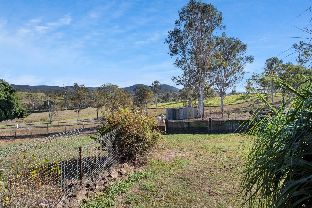 35 Lawrie Road, Sarina Range, QLD 4737 AUS