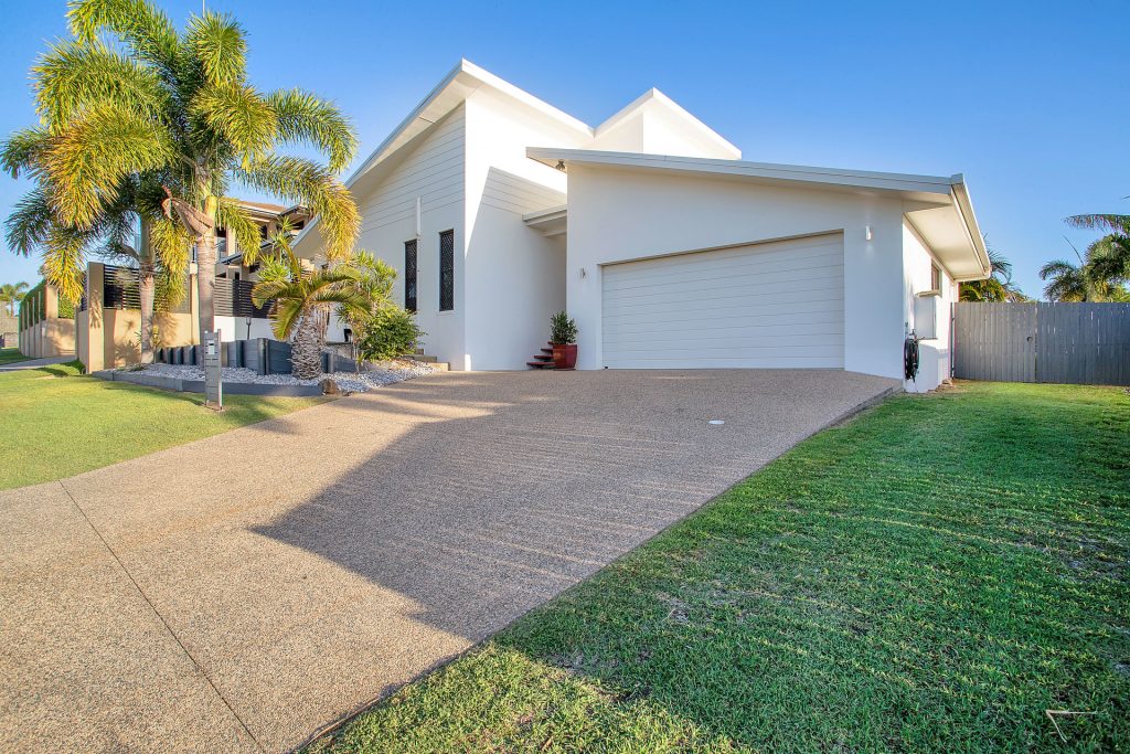 4 Wilcox Street, Eimeo, QLD 4740 AUS