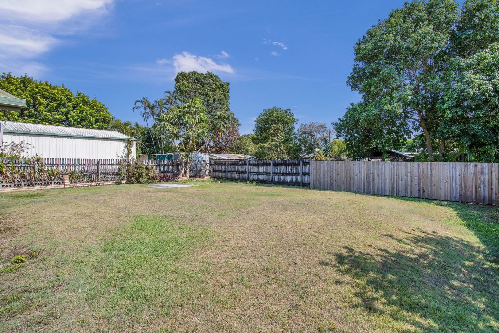 18 Kemp Street, Bucasia, QLD 4750 AUS