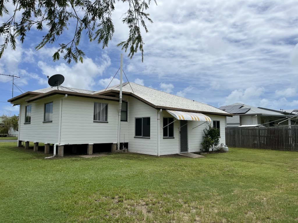 15 Keith Hamilton Street, West Mackay, QLD 4740 AUS