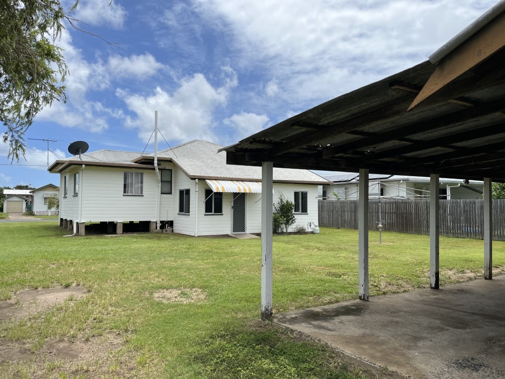 15 Keith Hamilton Street, West Mackay, QLD 4740 AUS