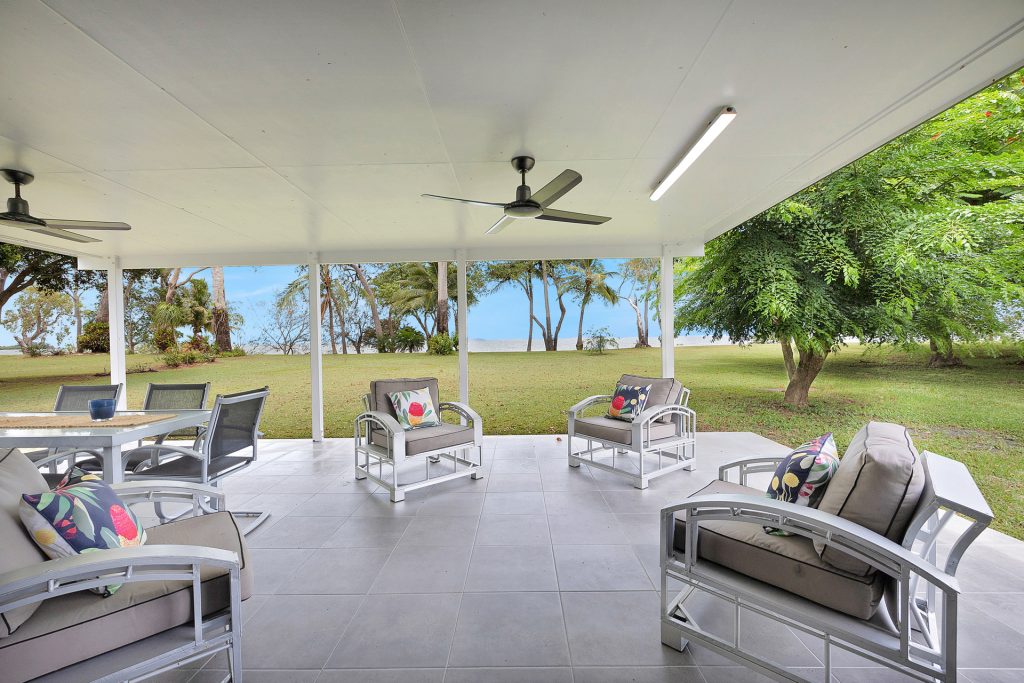 12 Murray Road, St Helens Beach, QLD 4798 AUS