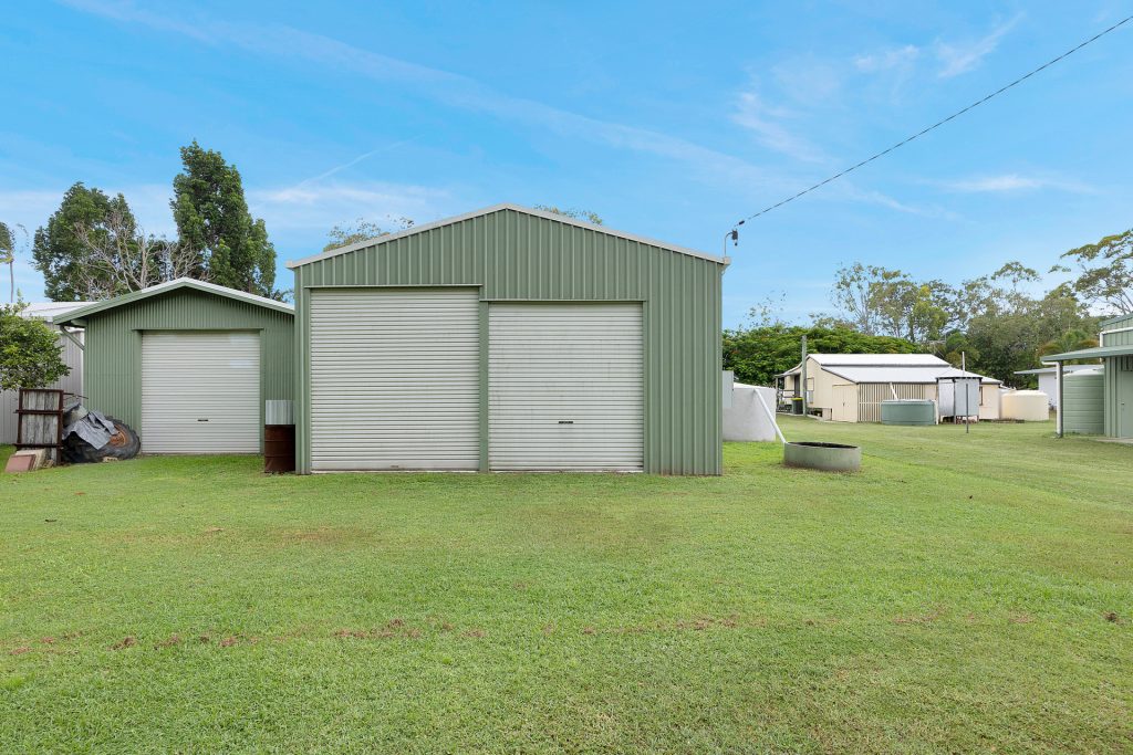 12 Murray Road, St Helens Beach, QLD 4798 AUS