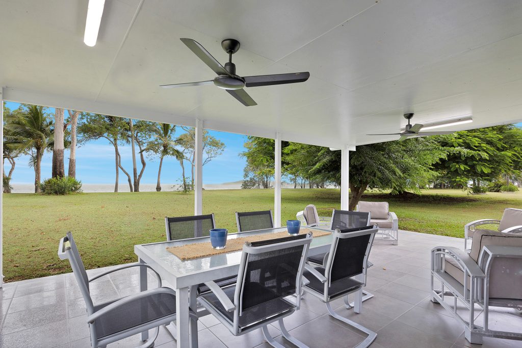 12 Murray Road, St Helens Beach, QLD 4798 AUS