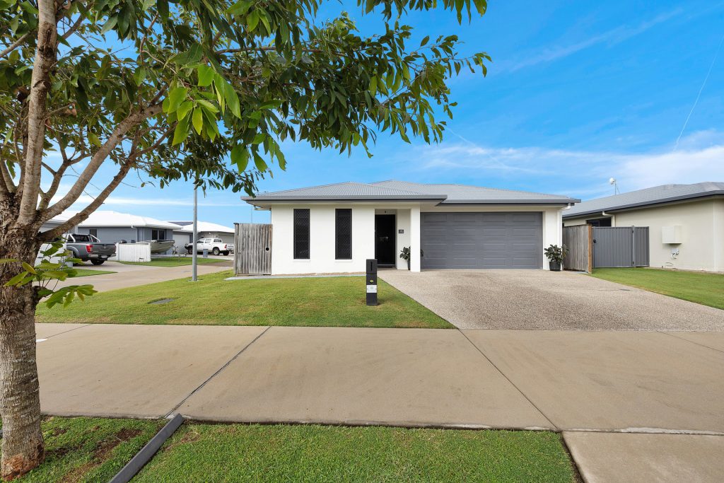 18 Darcy Boulevarde, Beaconsfield, QLD 4740 AUS