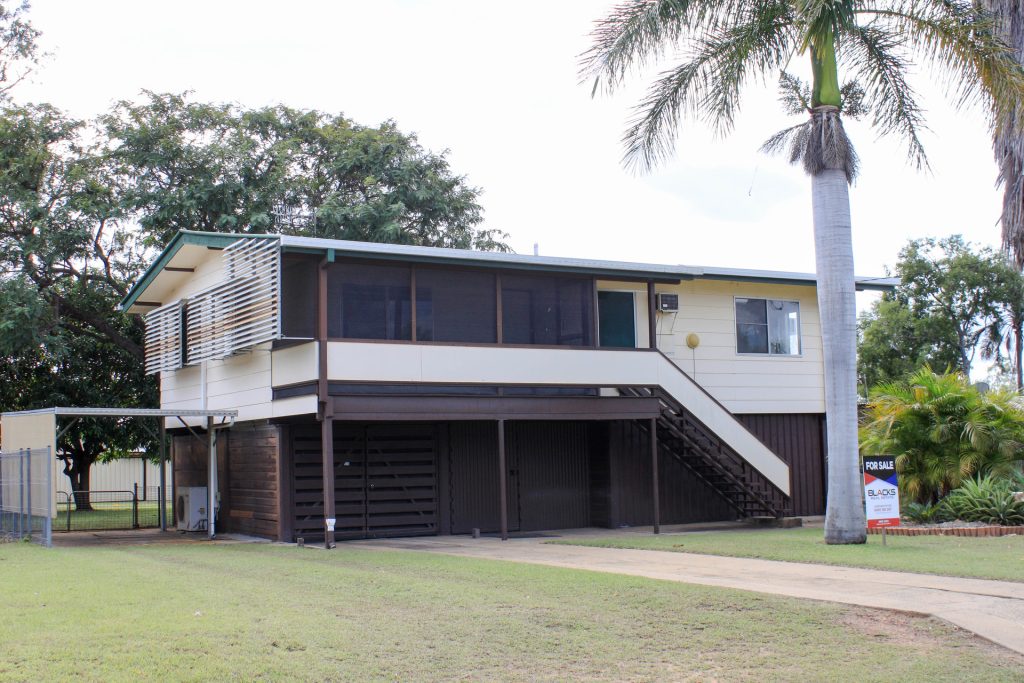 9 Middle Crescent, Dysart, QLD 4745 AUS