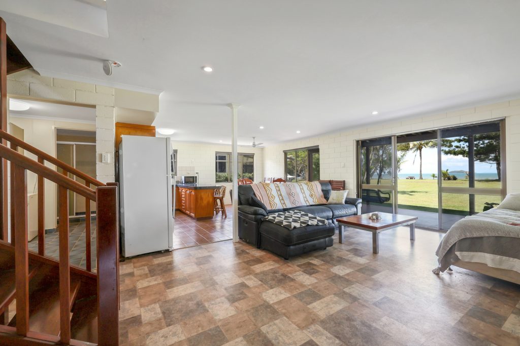 22 Murray Road, St Helens Beach, QLD 4798 AUS