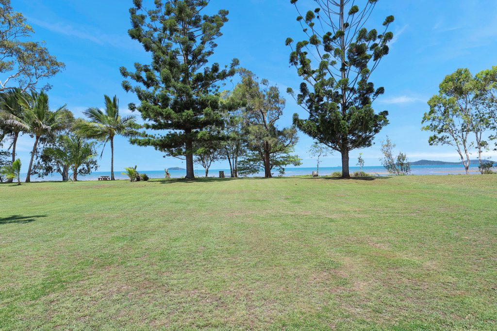 22 Murray Road, St Helens Beach, QLD 4798 AUS