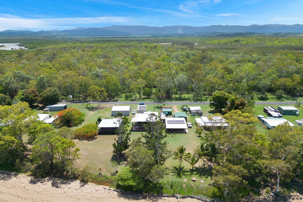 22 Murray Road, St Helens Beach, QLD 4798 AUS