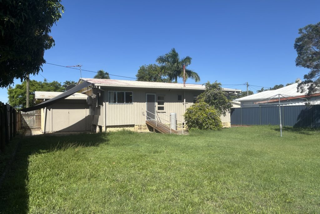 27 Paulette Street, West Mackay, QLD 4740 AUS