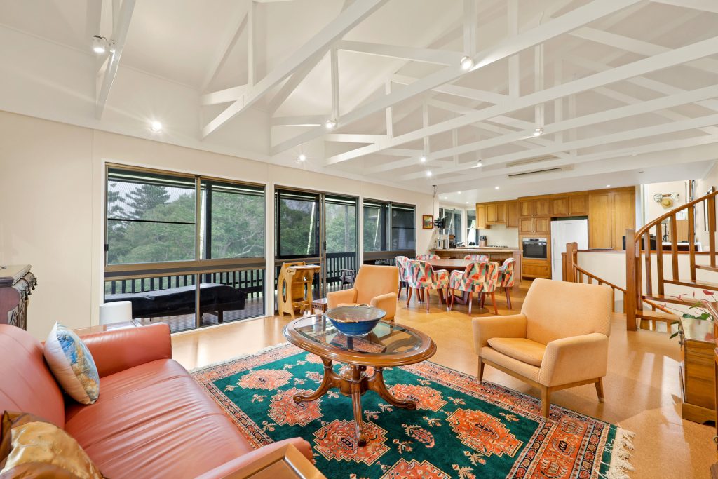 11 Kinnon Street, Glenella, QLD 4740 AUS