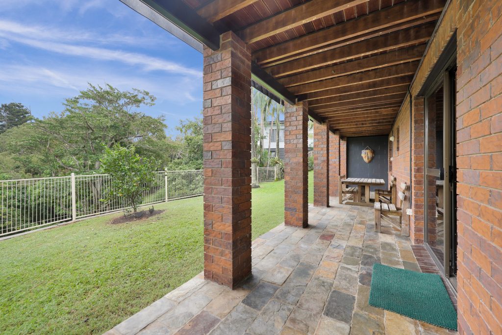 11 Kinnon Street, Glenella, QLD 4740 AUS