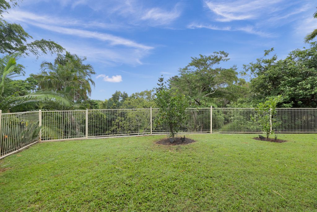 11 Kinnon Street, Glenella, QLD 4740 AUS