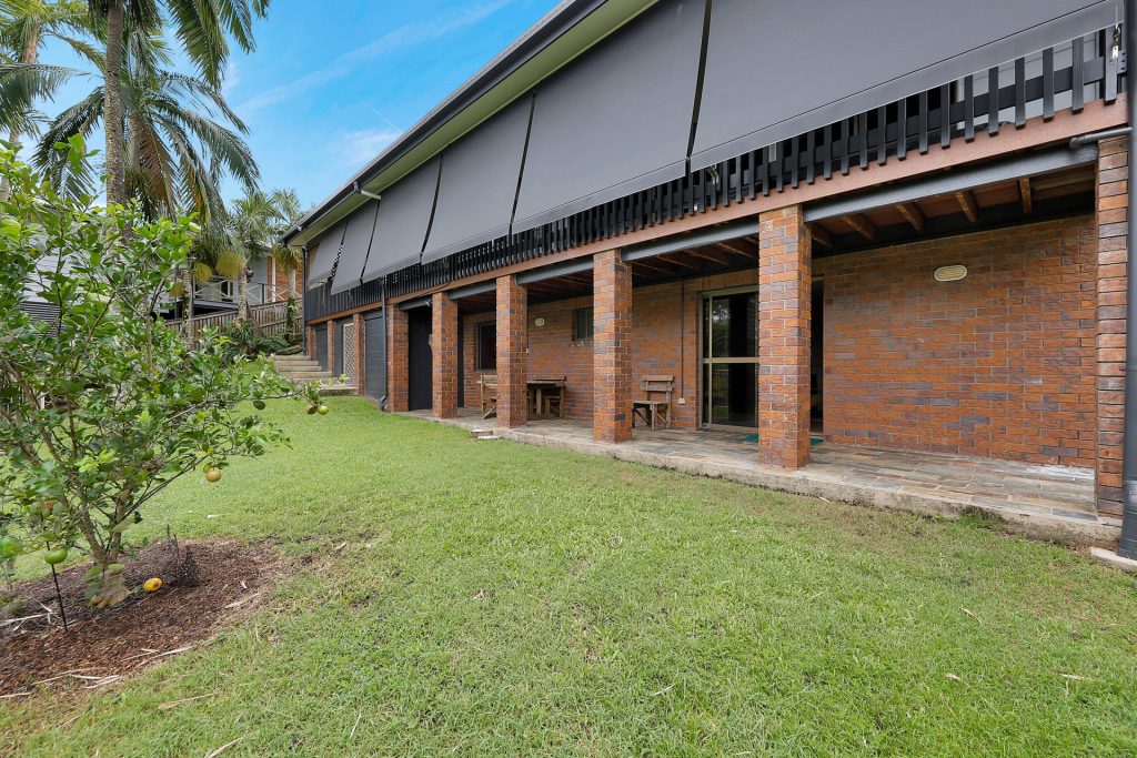 11 Kinnon Street, Glenella, QLD 4740 AUS
