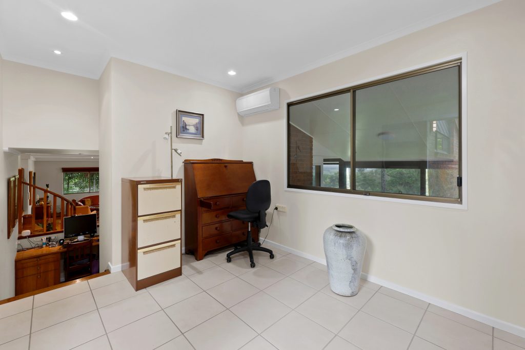 11 Kinnon Street, Glenella, QLD 4740 AUS