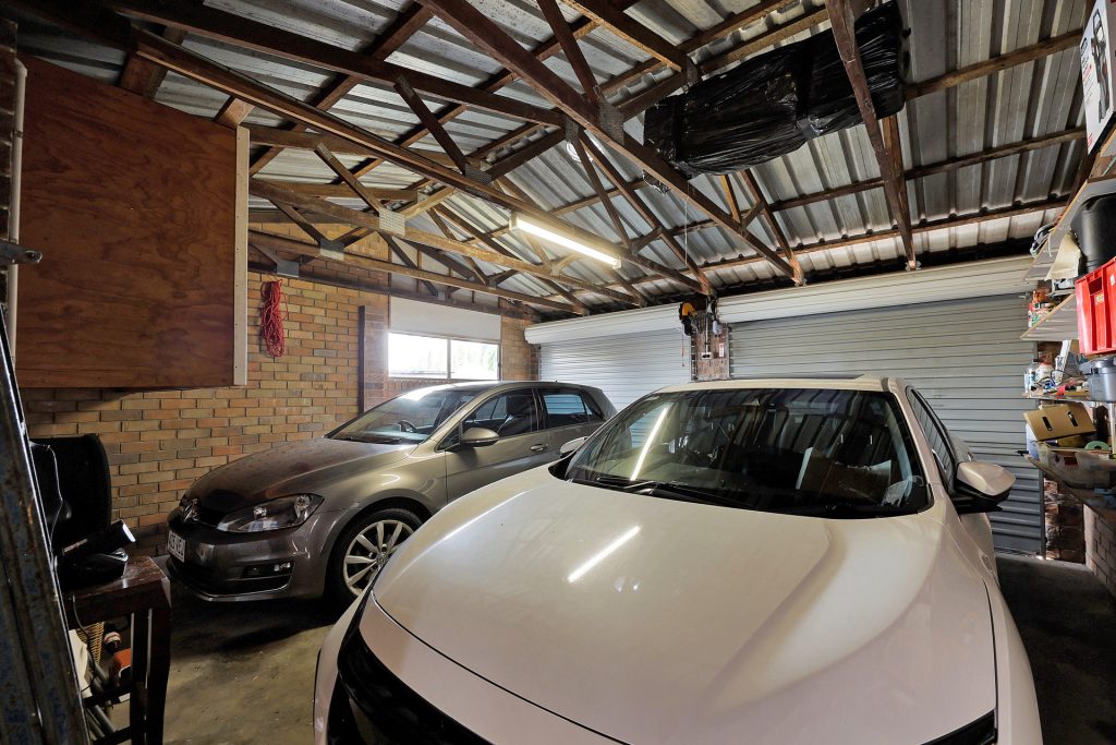 11 Kinnon Street, Glenella, QLD 4740 AUS