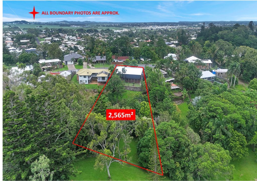 11 Kinnon Street, Glenella, QLD 4740 AUS