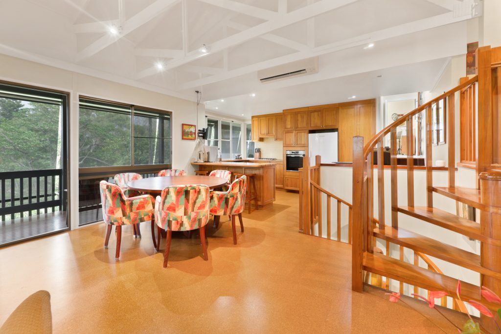 11 Kinnon Street, Glenella, QLD 4740 AUS