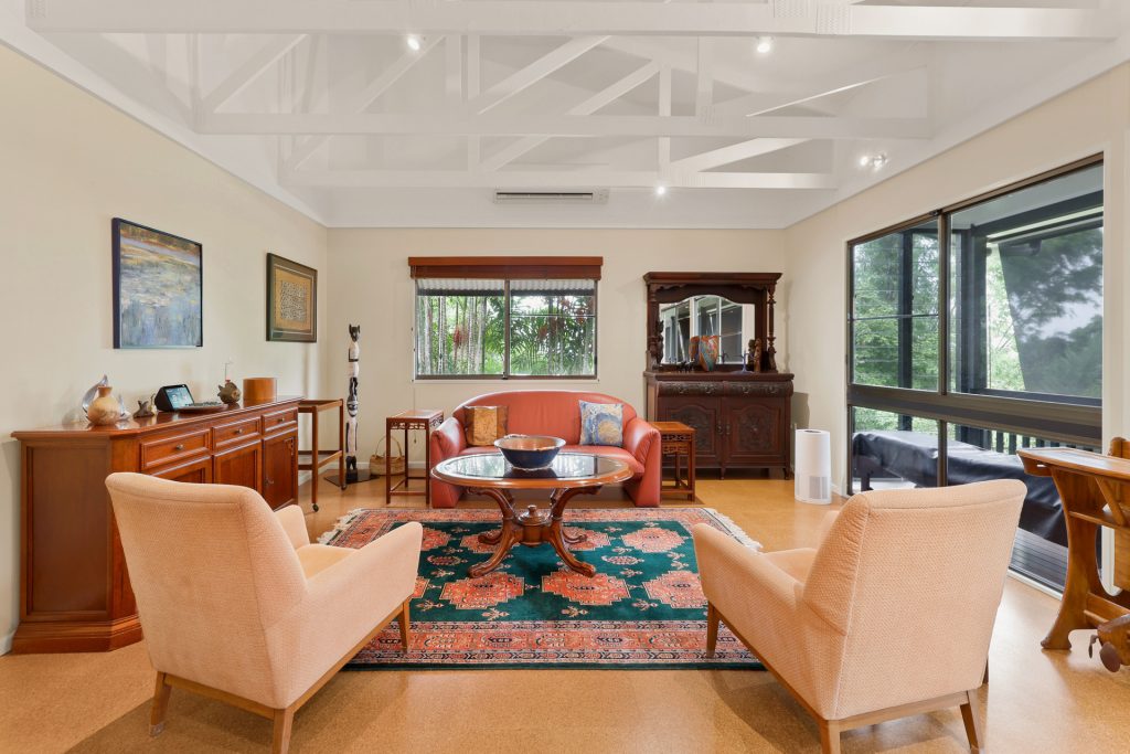 11 Kinnon Street, Glenella, QLD 4740 AUS