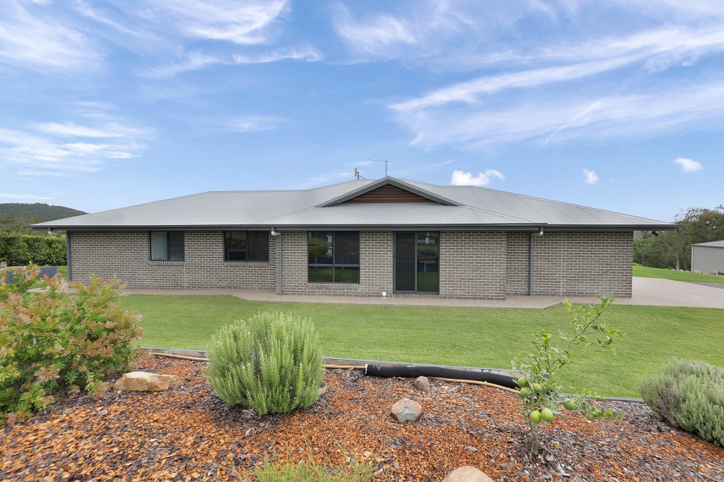 109 Moonlight Drive, Sarina, QLD 4737 AUS