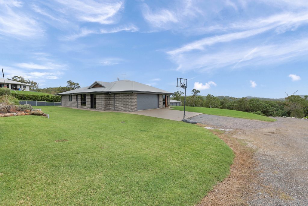 109 Moonlight Drive, Sarina, QLD 4737 AUS