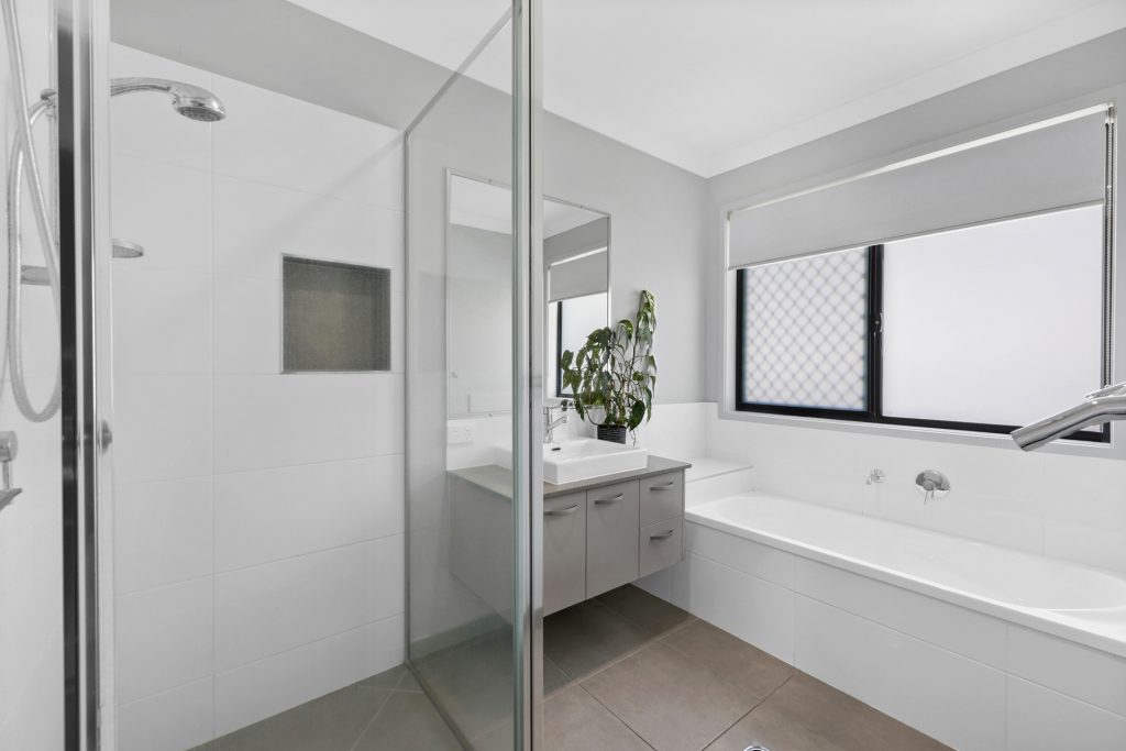 1 Beale Crescent, Rural View, QLD 4740 AUS