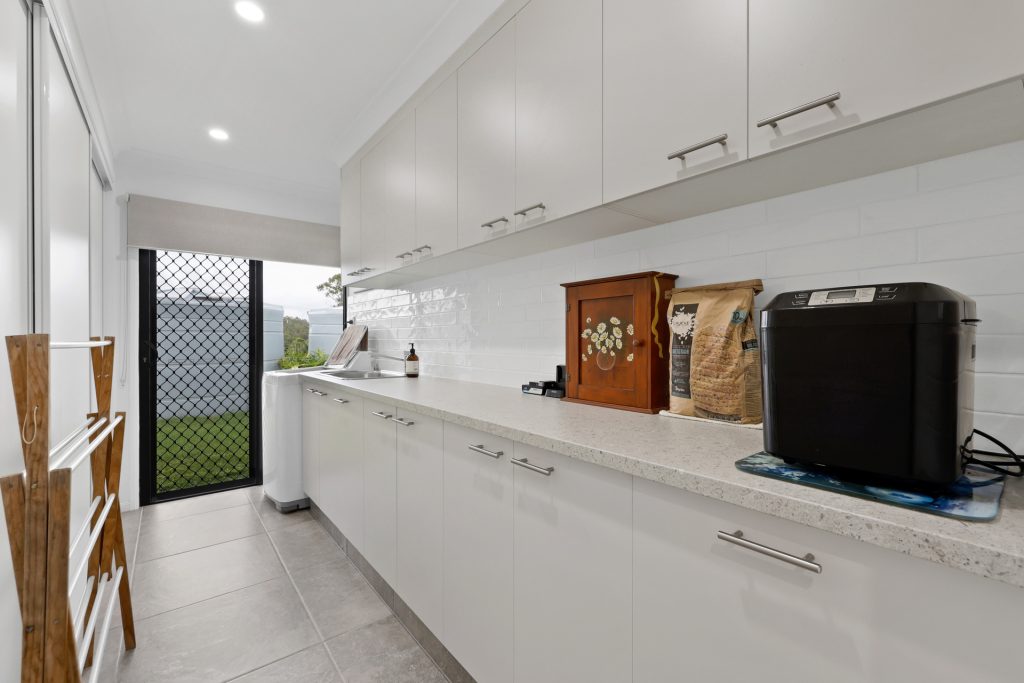 6 Panoramic Drive, Sarina, QLD 4737 AUS