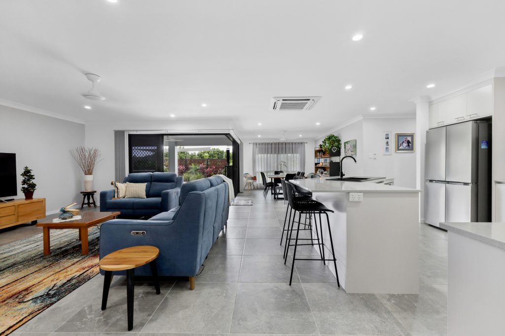 6 Panoramic Drive, Sarina, QLD 4737 AUS