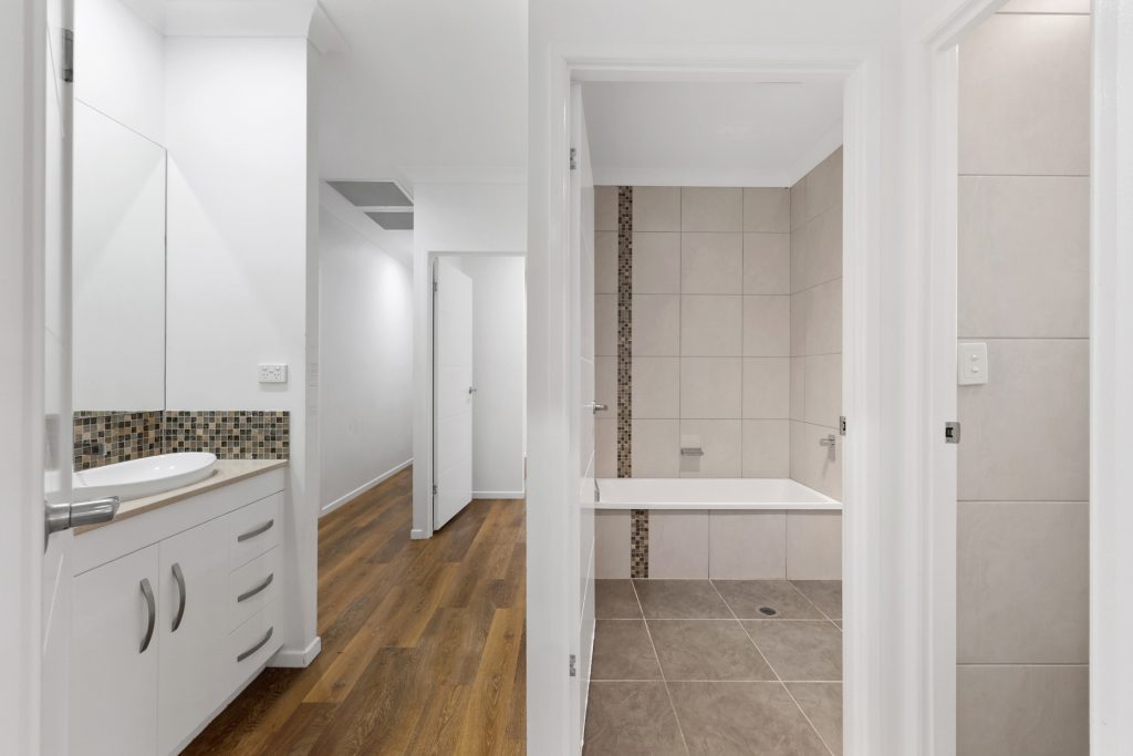 24 Anna Court, Oakenden, QLD 4741 AUS