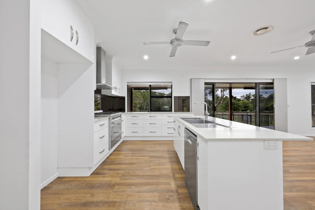 24 Anna Court, Oakenden, QLD 4741 AUS