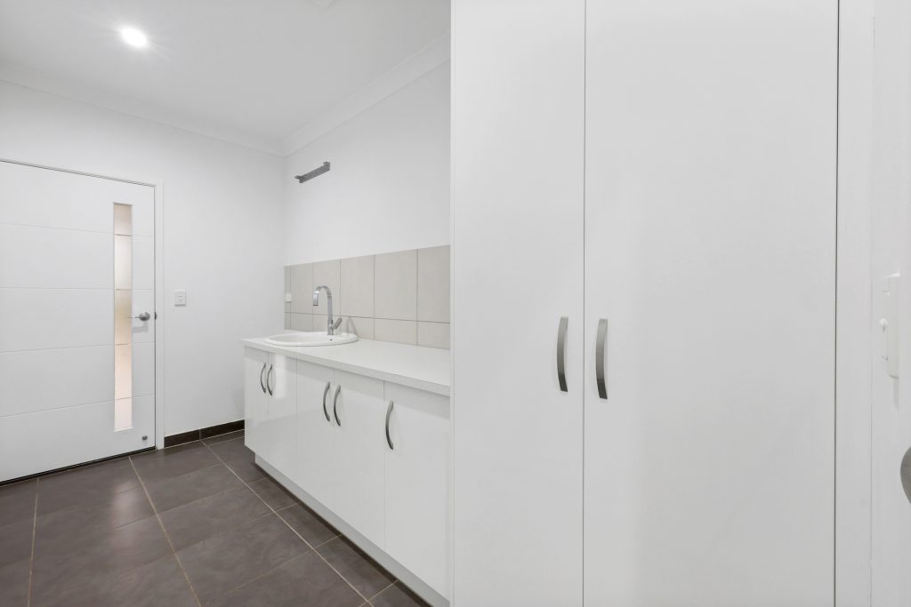 24 Anna Court, Oakenden, QLD 4741 AUS