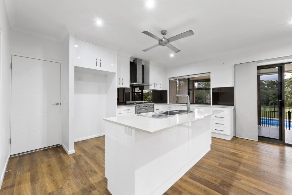 24 Anna Court, Oakenden, QLD 4741 AUS