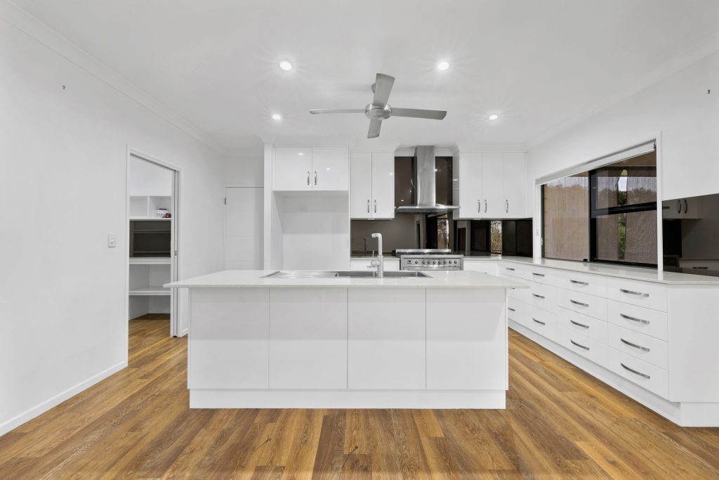 24 Anna Court, Oakenden, QLD 4741 AUS