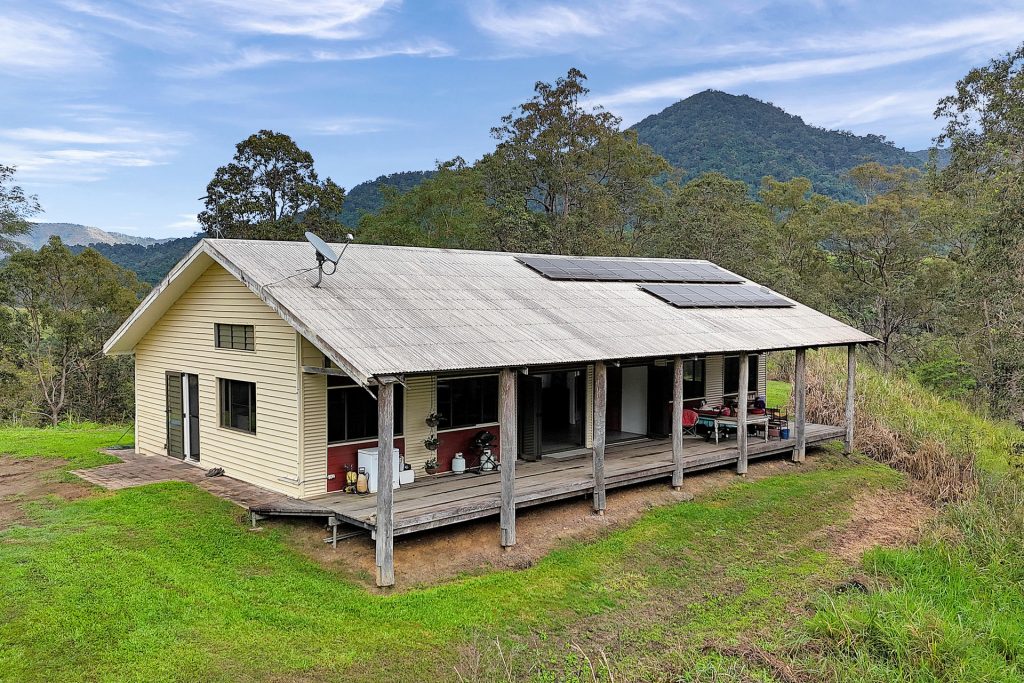 Seninis Road, Finch Hatton, QLD 4756 AUS