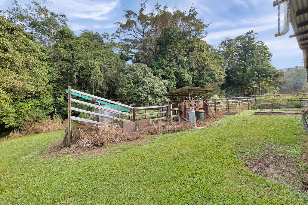 Seninis Road, Finch Hatton, QLD 4756 AUS