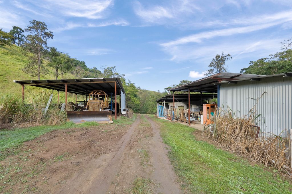 Seninis Road, Finch Hatton, QLD 4756 AUS