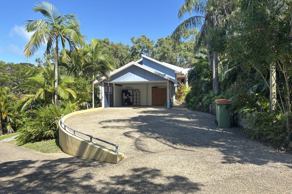 5 Woodlands Drive, Eimeo, QLD 4740 AUS