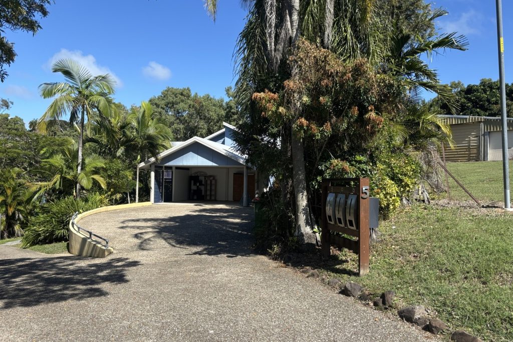 5 Woodlands Drive, Eimeo, QLD 4740 AUS