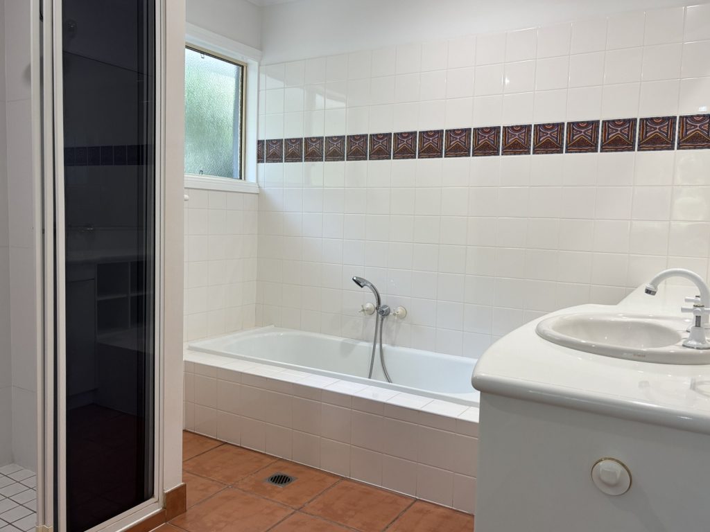 5 Woodlands Drive, Eimeo, QLD 4740 AUS