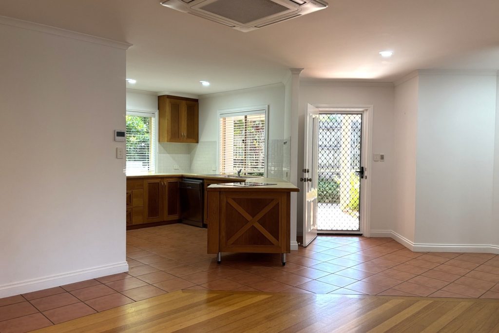 5 Woodlands Drive, Eimeo, QLD 4740 AUS