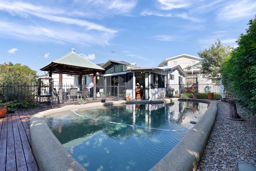 4 Greta Court, Beaconsfield, QLD 4740 AUS