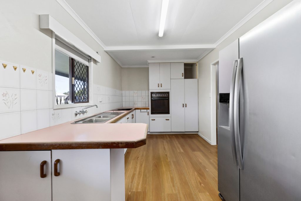 24 Smith Street, West Mackay, QLD 4740 AUS