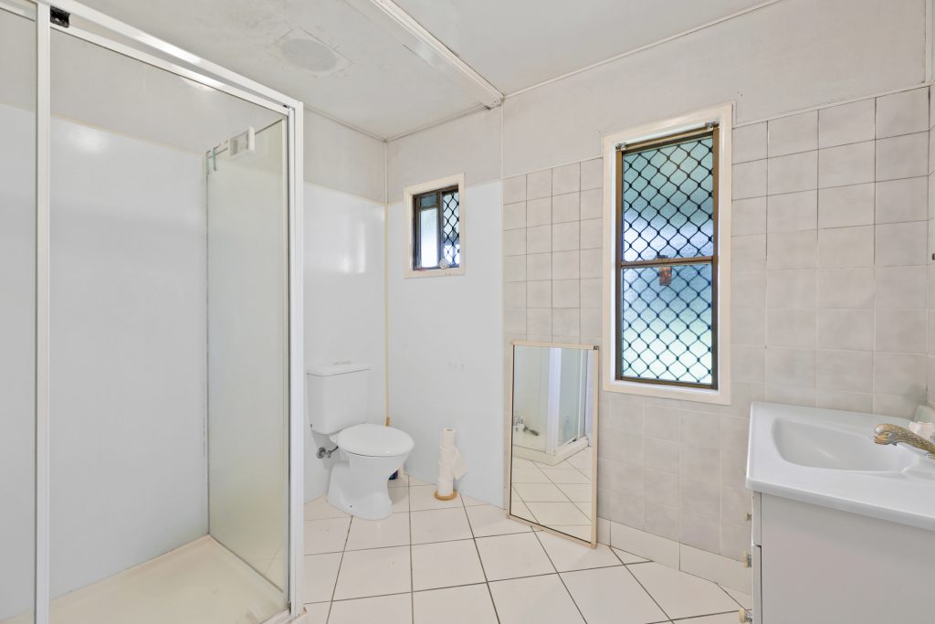 24 Smith Street, West Mackay, QLD 4740 AUS