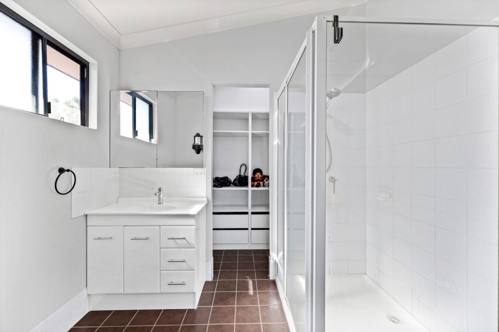 9 Vailala Rise, Rural View, QLD 4740 AUS