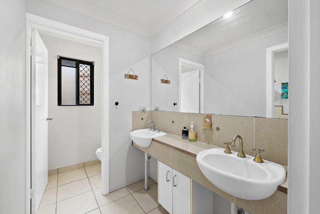 9 Vailala Rise, Rural View, QLD 4740 AUS