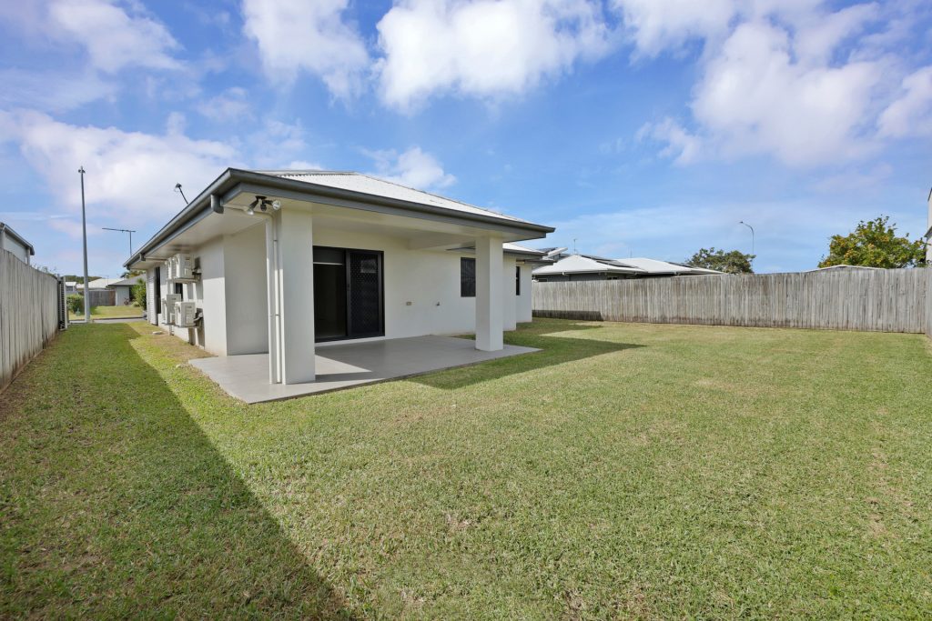 3 Fairway Drive, Bakers Creek, QLD 4740 AUS