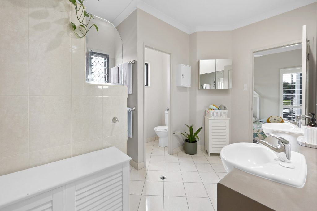 3 Coral Cove Court, Blacks Beach, QLD 4740 AUS