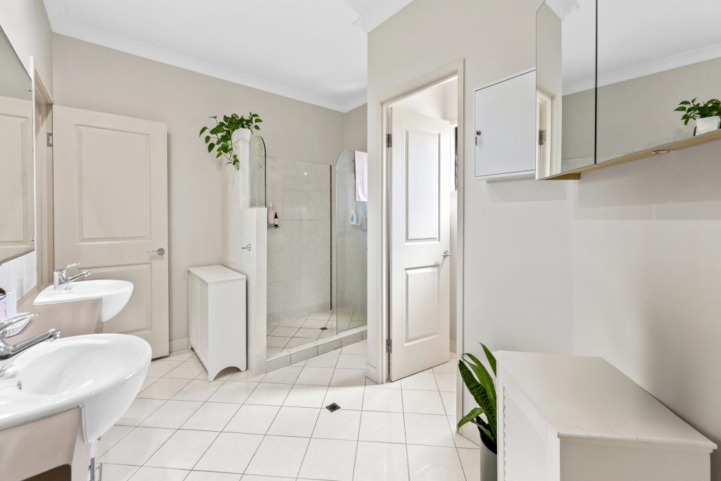 3 Coral Cove Court, Blacks Beach, QLD 4740 AUS