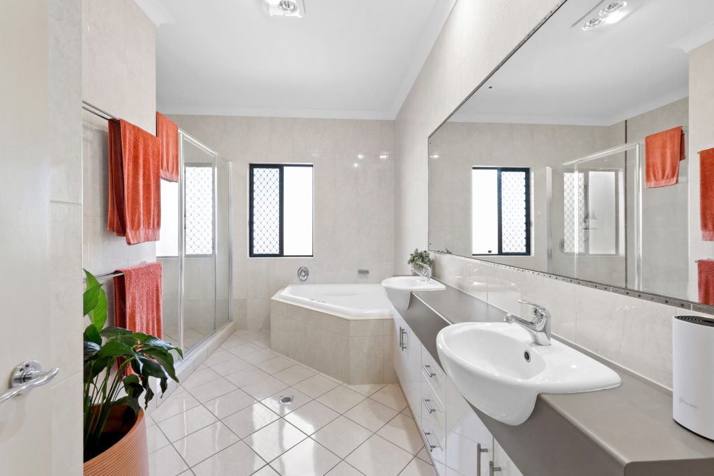 3 Coral Cove Court, Blacks Beach, QLD 4740 AUS